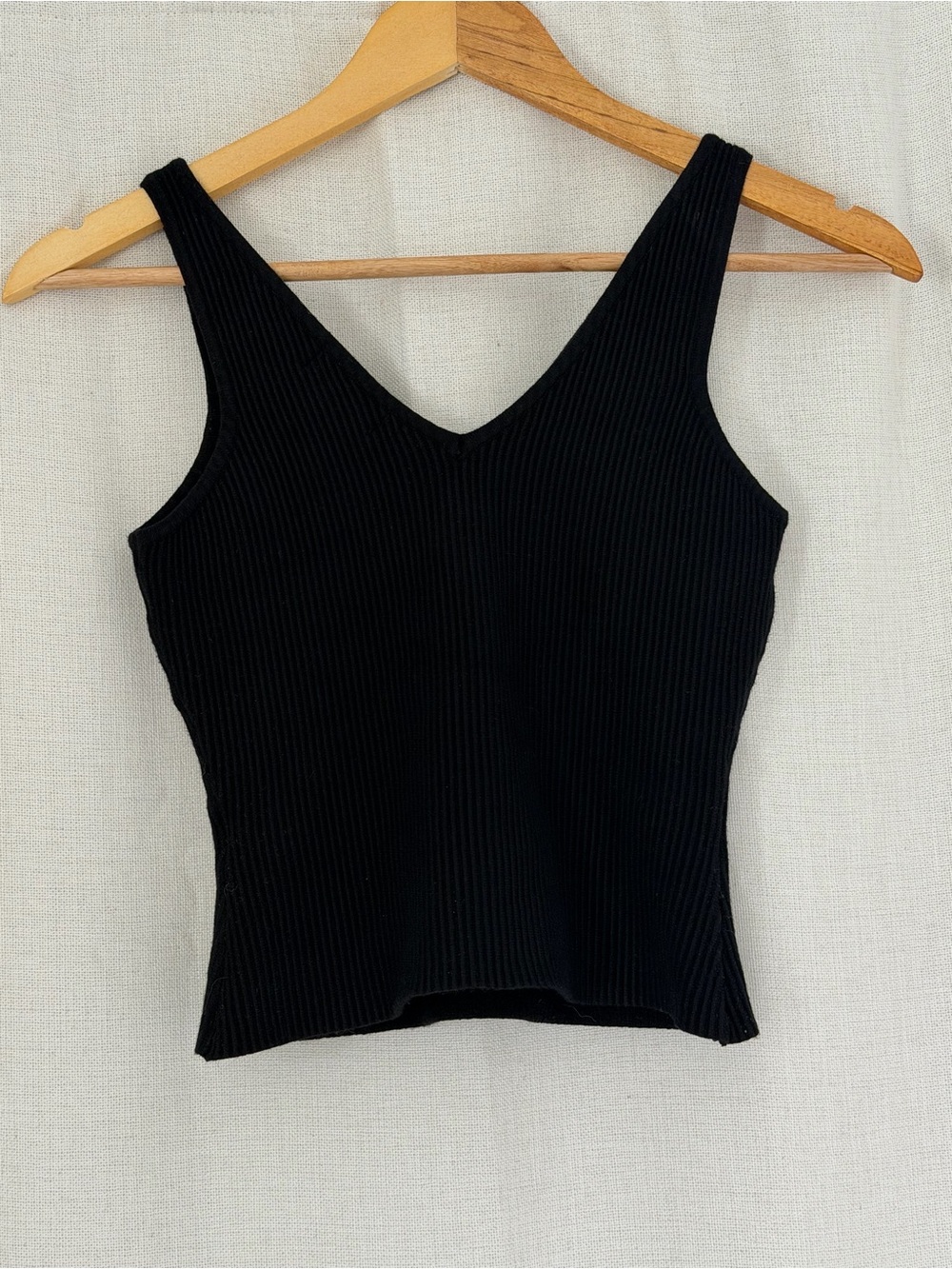 House of Harlow Black Ribbed V-Neck Tank Top
